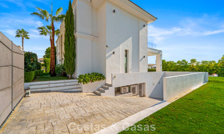 Exclusive villa with sea views for sale in a secure urbanization in La Quinta, Marbella - Benahavis 788567 