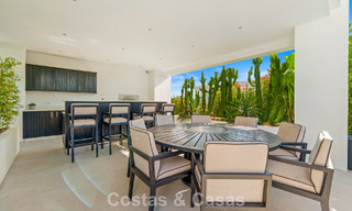 Exclusive villa with sea views for sale in a secure urbanization in La Quinta, Marbella - Benahavis 788569 