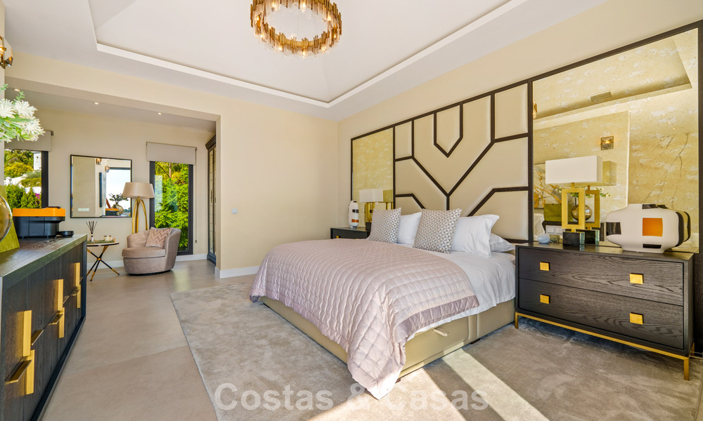 Exclusive villa with sea views for sale in a secure urbanization in La Quinta, Marbella - Benahavis 788574