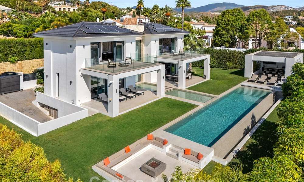 Exclusive villa with sea views for sale in a secure urbanization in La Quinta, Marbella - Benahavis 788584