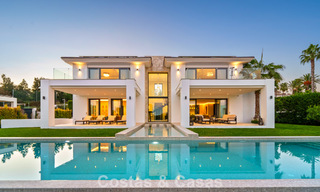 Exclusive villa with sea views for sale in a secure urbanization in La Quinta, Marbella - Benahavis 788590 