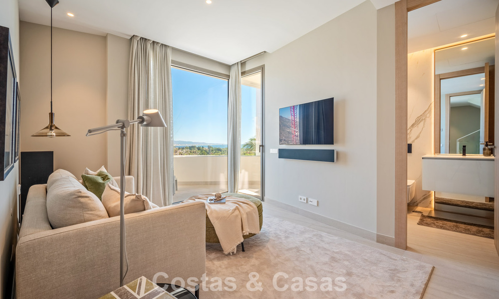 Minimalist luxury home with panoramic sea views for sale in a prestigious gated complex in Nueva Andalucia, Marbella 788613