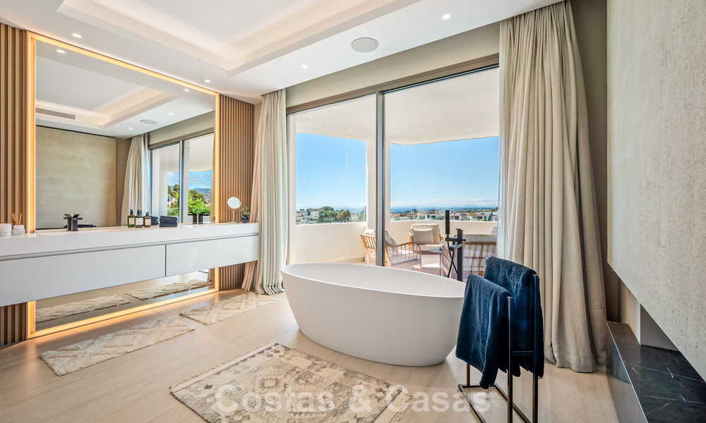 Minimalist luxury home with panoramic sea views for sale in a prestigious gated complex in Nueva Andalucia, Marbella 788620
