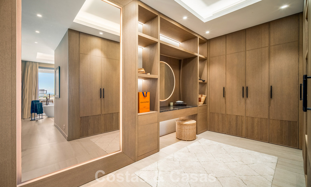 Minimalist luxury home with panoramic sea views for sale in a prestigious gated complex in Nueva Andalucia, Marbella 788623