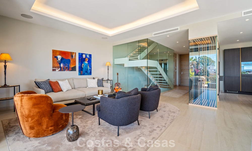 Minimalist luxury home with panoramic sea views for sale in a prestigious gated complex in Nueva Andalucia, Marbella 788629