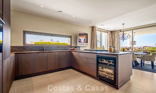 Minimalist luxury home with panoramic sea views for sale in a prestigious gated complex in Nueva Andalucia, Marbella 788633 