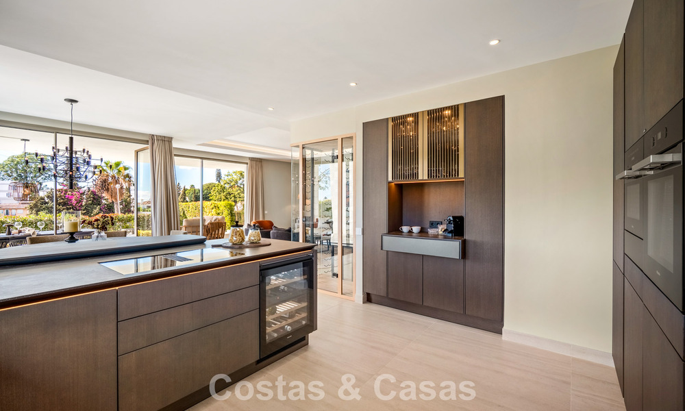 Minimalist luxury home with panoramic sea views for sale in a prestigious gated complex in Nueva Andalucia, Marbella 788634