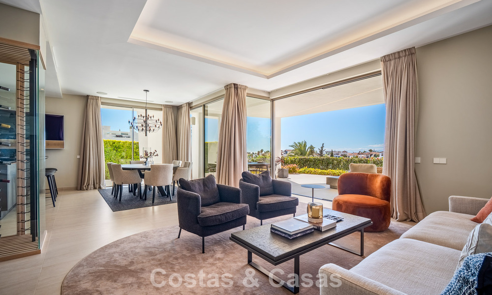 Minimalist luxury home with panoramic sea views for sale in a prestigious gated complex in Nueva Andalucia, Marbella 788635