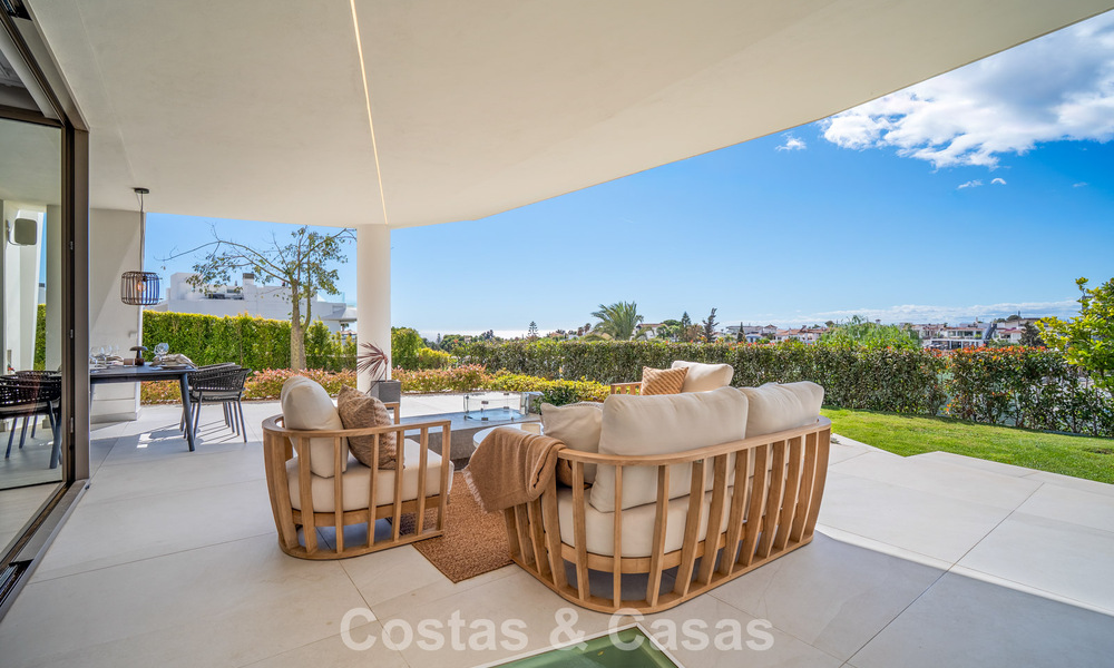 Minimalist luxury home with panoramic sea views for sale in a prestigious gated complex in Nueva Andalucia, Marbella 788640