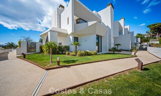 Minimalist luxury home with panoramic sea views for sale in a prestigious gated complex in Nueva Andalucia, Marbella 788646 