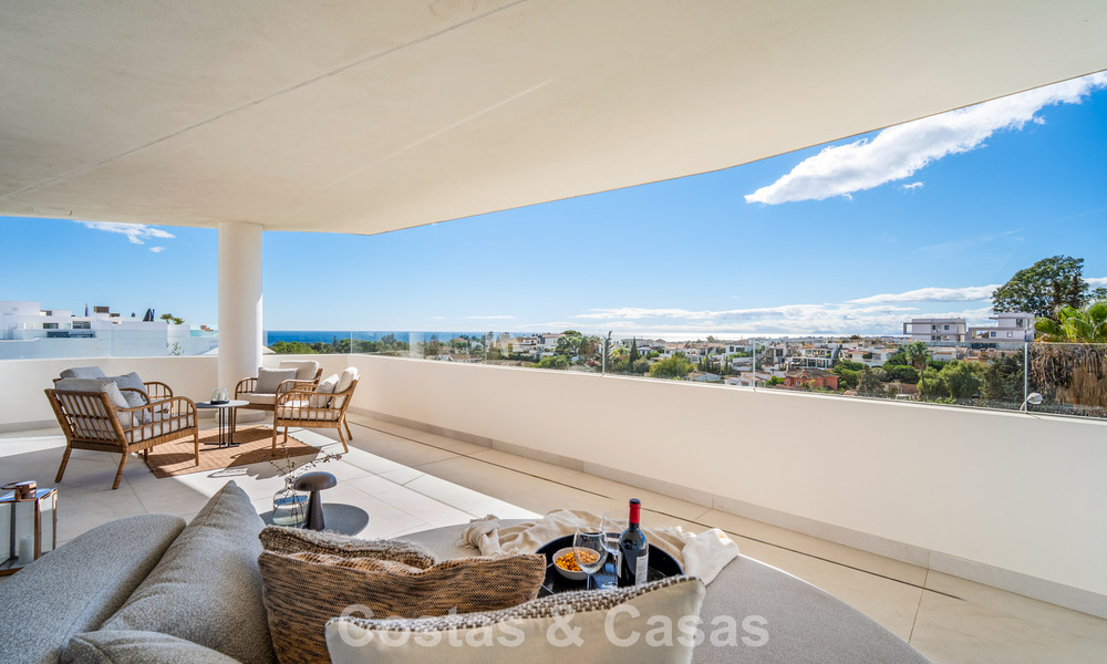 Minimalist luxury home with panoramic sea views for sale in a prestigious gated complex in Nueva Andalucia, Marbella 788647