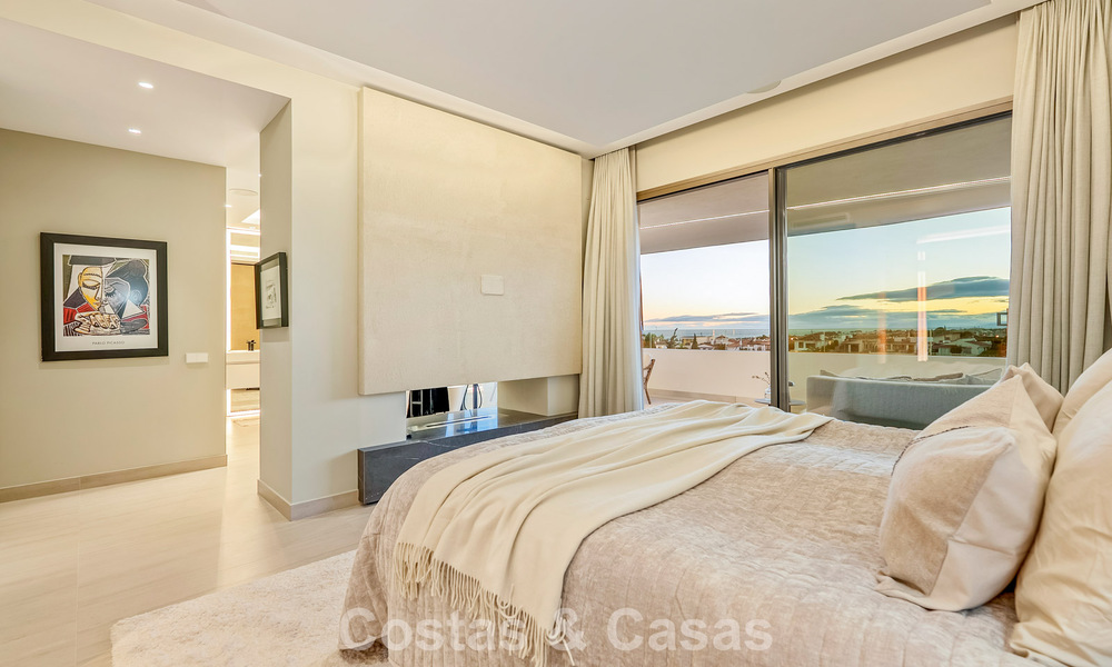 Minimalist luxury home with panoramic sea views for sale in a prestigious gated complex in Nueva Andalucia, Marbella 788650