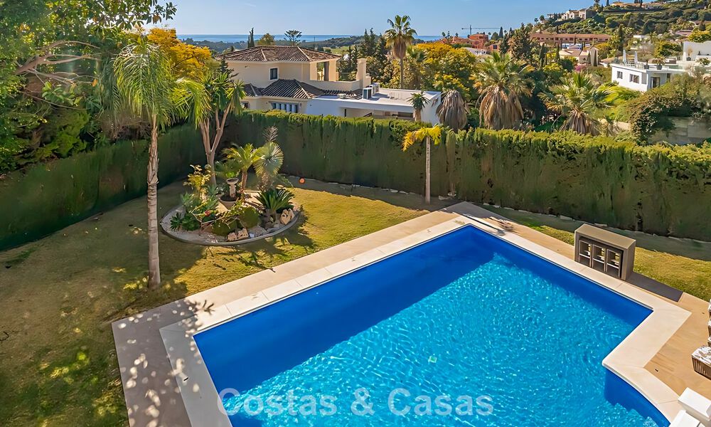 Spacious Mediterranean-style villa for sale in a sought-after urbanization of Marbella - Benahavis 788670