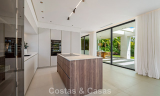 Move-in ready, contemporary luxury villa for sale within walking distance of the beach and town center of San Pedro - Marbella 788834 