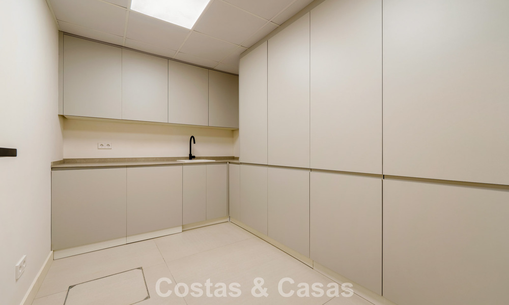 Move-in ready, contemporary luxury villa for sale within walking distance of the beach and town center of San Pedro - Marbella 788854