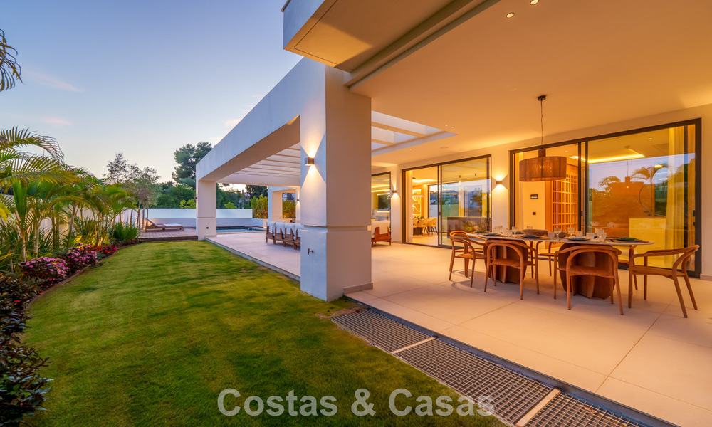 Move-in ready, contemporary luxury villa for sale within walking distance of the beach and town center of San Pedro - Marbella 788864