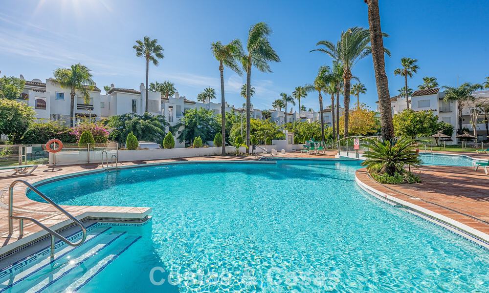 Modernized apartment with sea views for sale in a beachfront complex on the New Golden Mile between Marbella and Estepona 788773