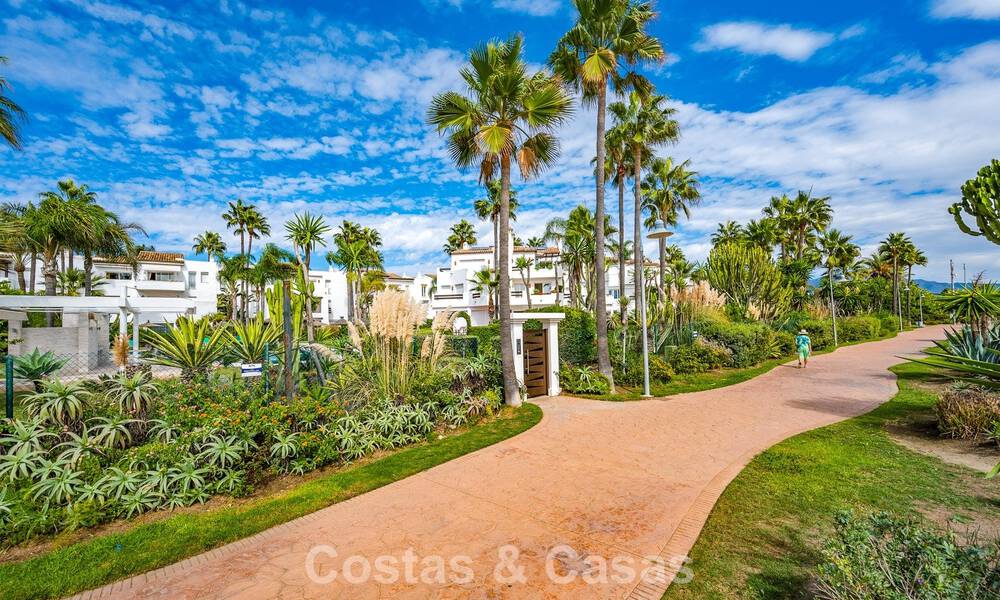 Modernized apartment with sea views for sale in a beachfront complex on the New Golden Mile between Marbella and Estepona 788777