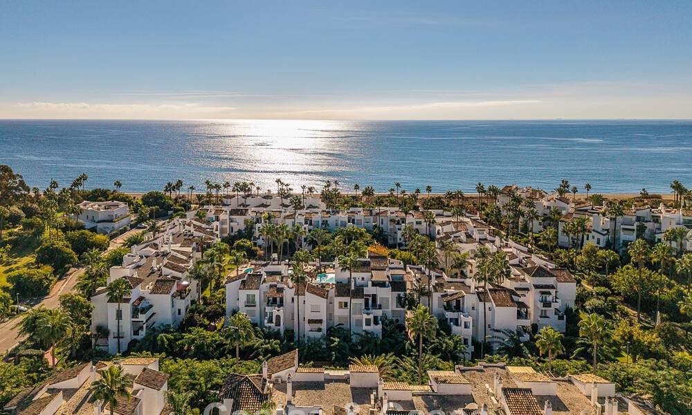 Modernized apartment with sea views for sale in a beachfront complex on the New Golden Mile between Marbella and Estepona 788780