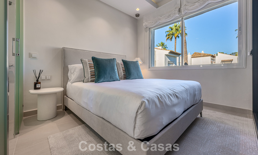 Modernized apartment with sea views for sale in a beachfront complex on the New Golden Mile between Marbella and Estepona 788784