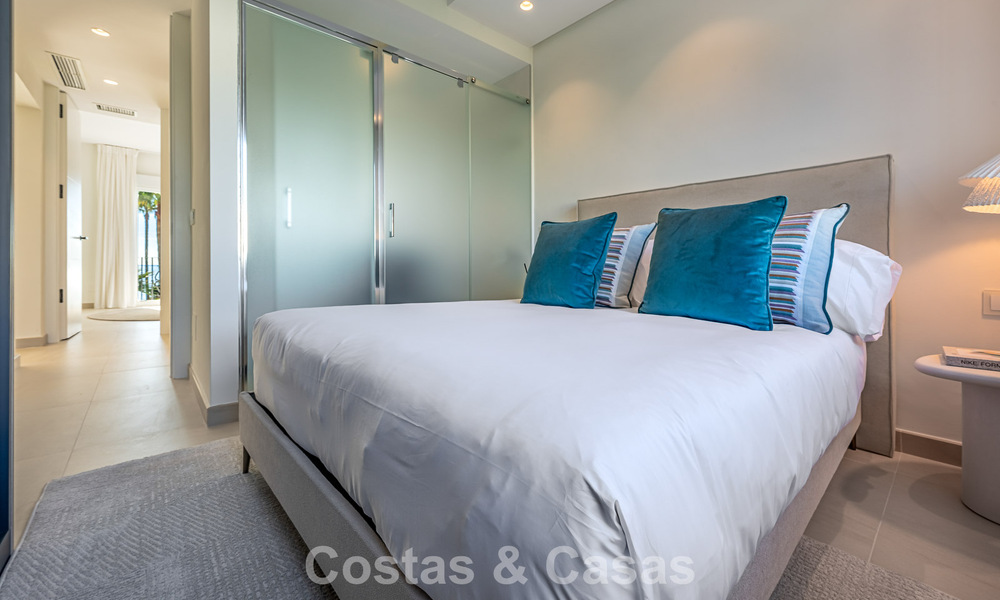 Modernized apartment with sea views for sale in a beachfront complex on the New Golden Mile between Marbella and Estepona 788785