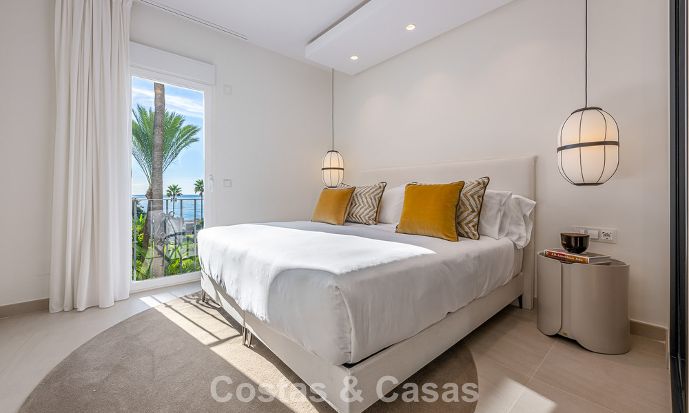 Modernized apartment with sea views for sale in a beachfront complex on the New Golden Mile between Marbella and Estepona 788790