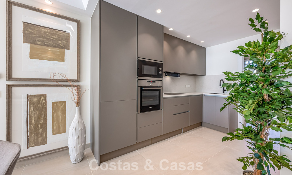 Modernized apartment with sea views for sale in a beachfront complex on the New Golden Mile between Marbella and Estepona 788793