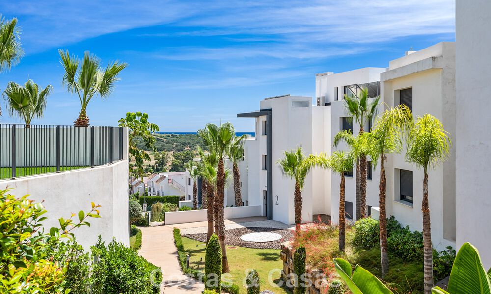 Ground-floor, modern apartment with large private garden, terrace and partial sea views for sale on golf course in Estepona 789776