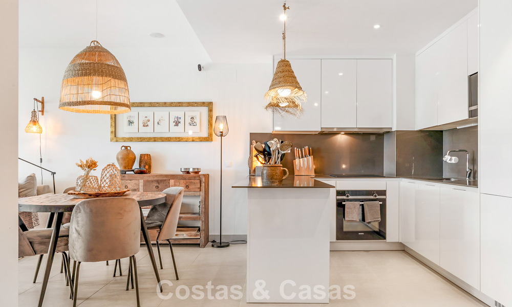 Ground-floor, modern apartment with large private garden, terrace and partial sea views for sale on golf course in Estepona 789777