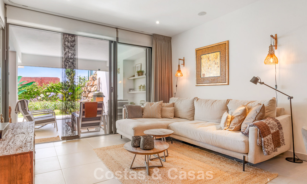Ground-floor, modern apartment with large private garden, terrace and partial sea views for sale on golf course in Estepona 789780