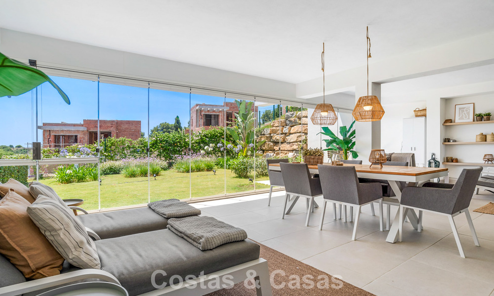 Ground-floor, modern apartment with large private garden, terrace and partial sea views for sale on golf course in Estepona 789791