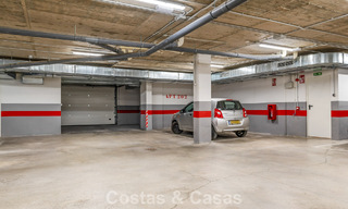 Ground-floor, modern apartment with large private garden, terrace and partial sea views for sale on golf course in Estepona 789792 