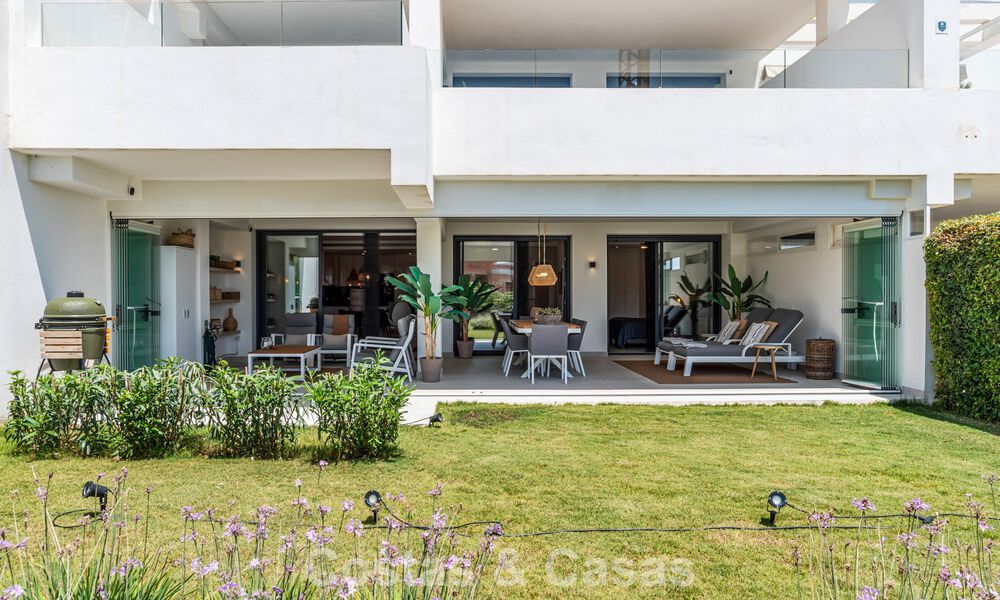 Ground-floor, modern apartment with large private garden, terrace and partial sea views for sale on golf course in Estepona 789796