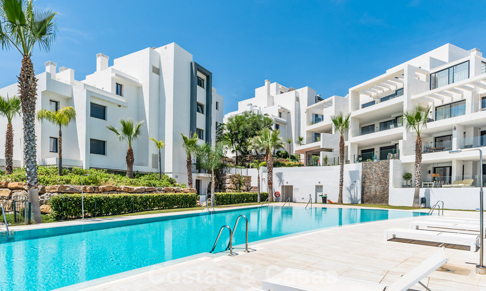 Ground-floor, modern apartment with large private garden, terrace and partial sea views for sale on golf course in Estepona 789800