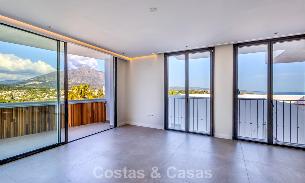 First-class renovated apartment for sale within walking distance of everything in Nueva Andalucia, Marbella 789707