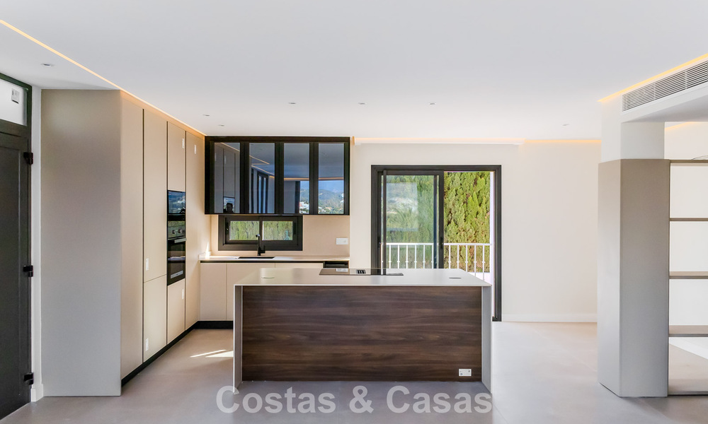 First-class renovated apartment for sale within walking distance of everything in Nueva Andalucia, Marbella 789710