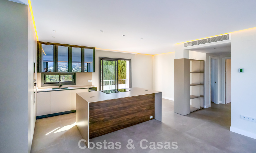 First-class renovated apartment for sale within walking distance of everything in Nueva Andalucia, Marbella 789711