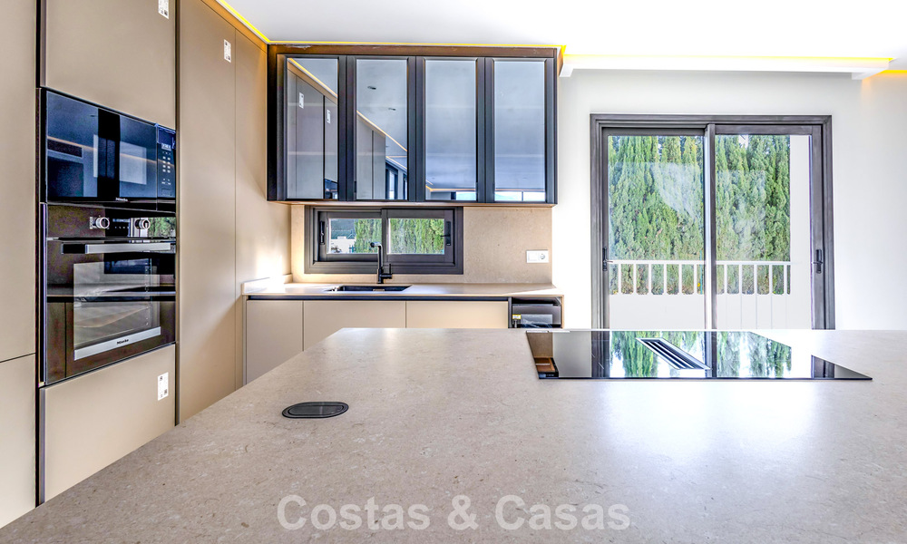 First-class renovated apartment for sale within walking distance of everything in Nueva Andalucia, Marbella 789713