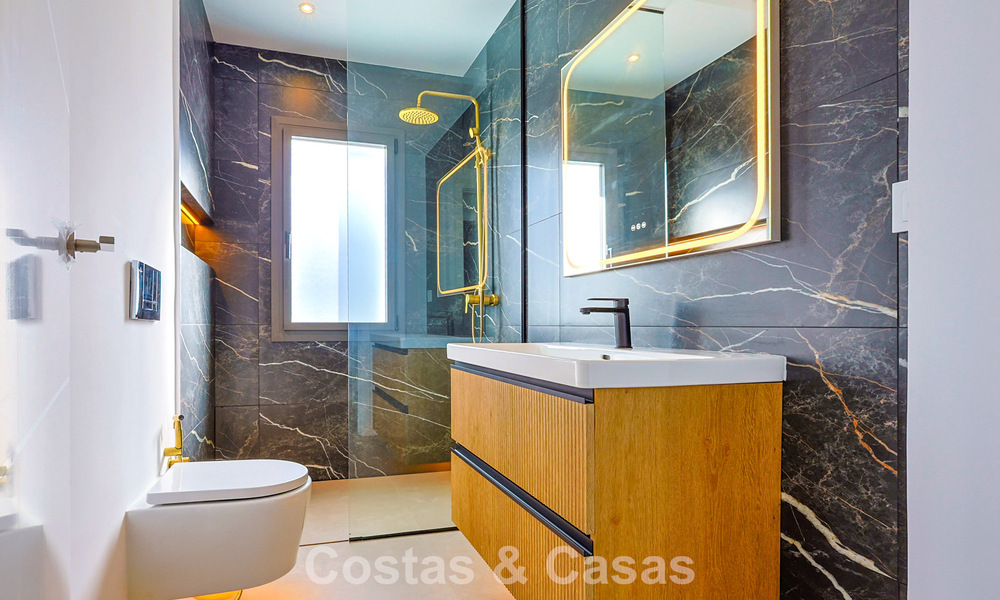 First-class renovated apartment for sale within walking distance of everything in Nueva Andalucia, Marbella 789718