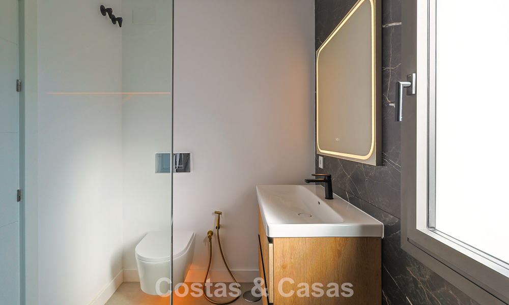 First-class renovated apartment for sale within walking distance of everything in Nueva Andalucia, Marbella 789720