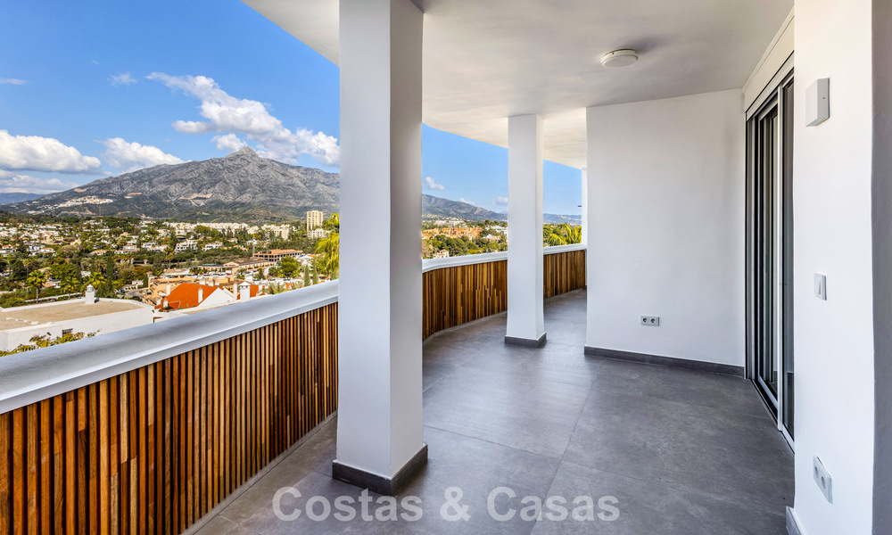 First-class renovated apartment for sale within walking distance of everything in Nueva Andalucia, Marbella 789722