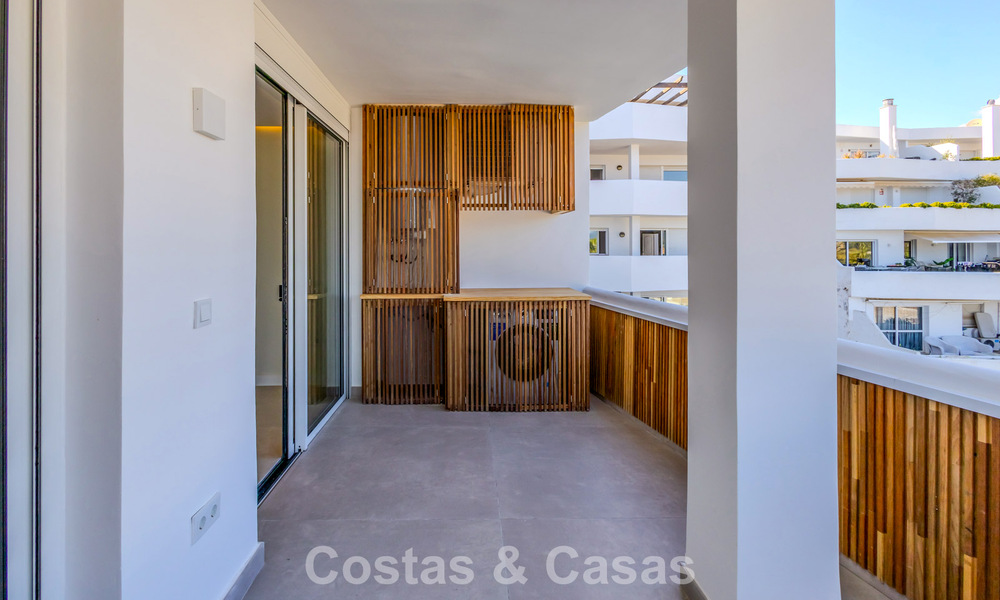 First-class renovated apartment for sale within walking distance of everything in Nueva Andalucia, Marbella 789726