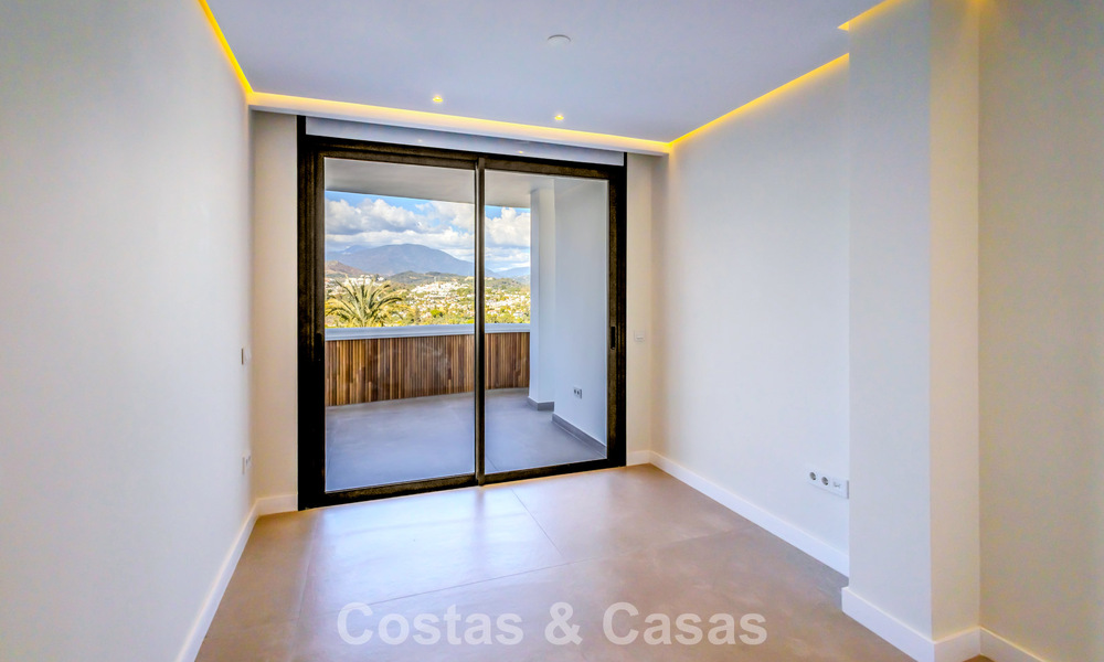 First-class renovated apartment for sale within walking distance of everything in Nueva Andalucia, Marbella 789729