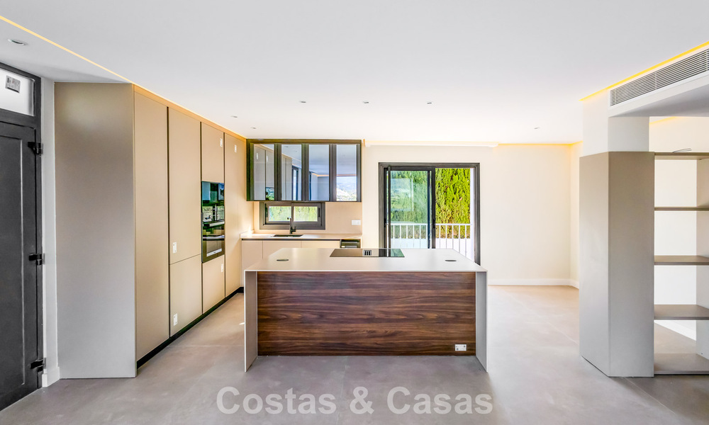 First-class renovated apartment for sale within walking distance of everything in Nueva Andalucia, Marbella 789734