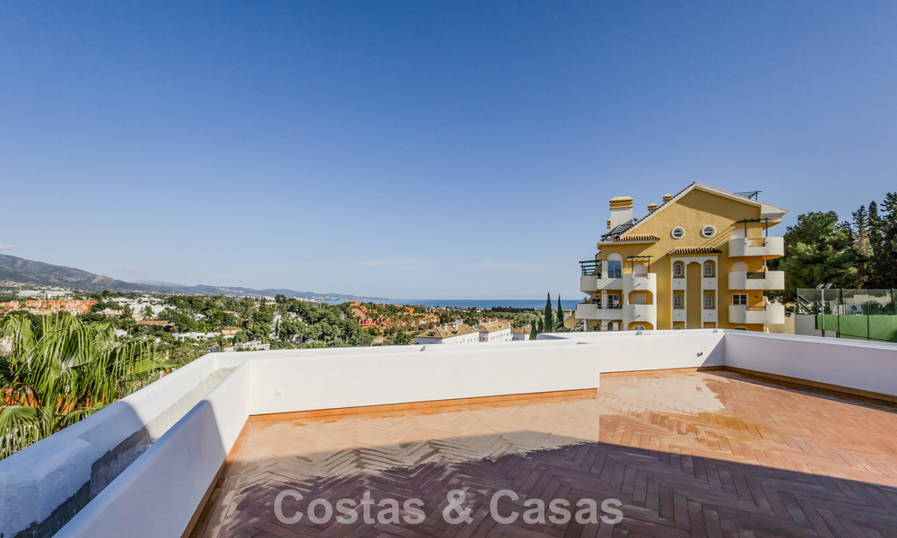 First-class renovated apartment for sale within walking distance of everything in Nueva Andalucia, Marbella 789739