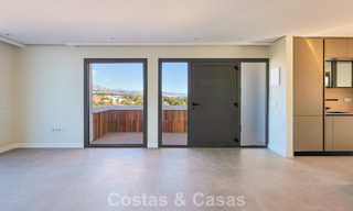 Luxurious renovated penthouse with mountain and sea views for sale in a gated complex in Nueva Andalucia, Marbella 789741 
