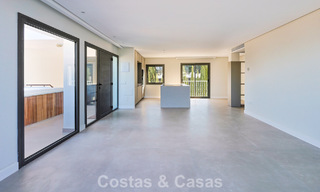 Luxurious renovated penthouse with mountain and sea views for sale in a gated complex in Nueva Andalucia, Marbella 789743 