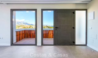 Luxurious renovated penthouse with mountain and sea views for sale in a gated complex in Nueva Andalucia, Marbella 789744 