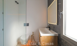 Luxurious renovated penthouse with mountain and sea views for sale in a gated complex in Nueva Andalucia, Marbella 789747 