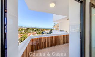 Luxurious renovated penthouse with mountain and sea views for sale in a gated complex in Nueva Andalucia, Marbella 789753 